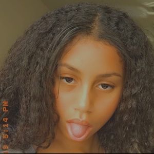 Meet your Posher, Valerie